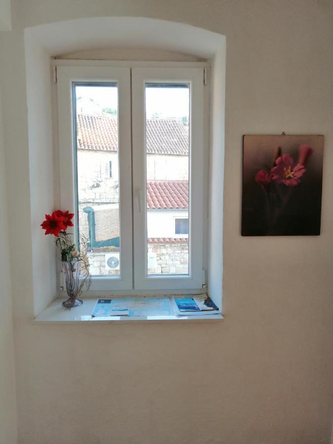 Rosa 3* Vis